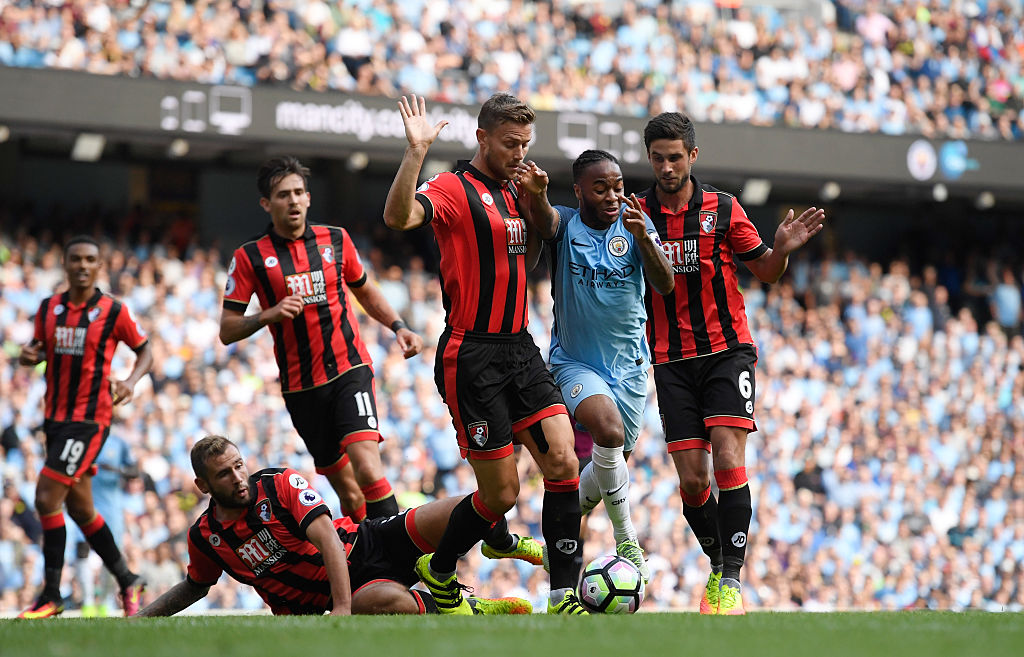 荷兰队表现亮眼，范德贝克伤愈缺阵，其天赋与拼搏受认可。（荷兰队发挥出色，范德贝克康复仍未出场，天赋与拼劲获认可）