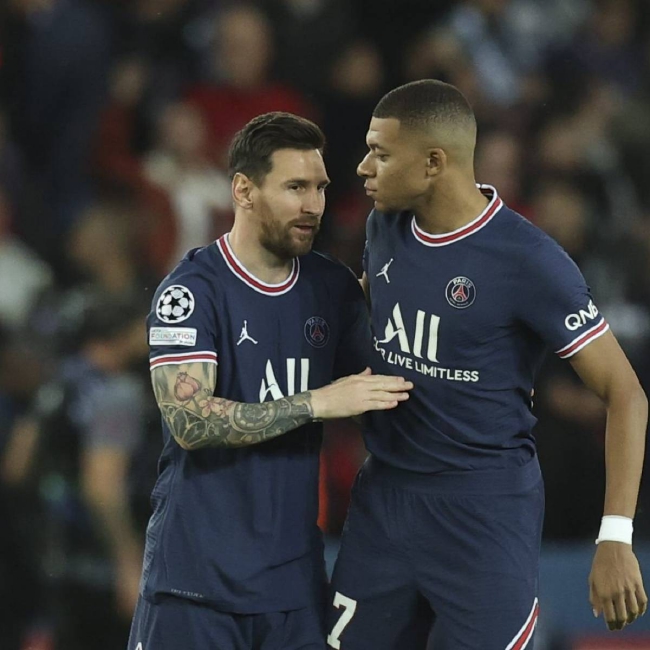 靶心聚力燃少年激情，上海市中小学生展现射击活力（对准靶心点燃青春激情，上海中小学生尽展射击风采）