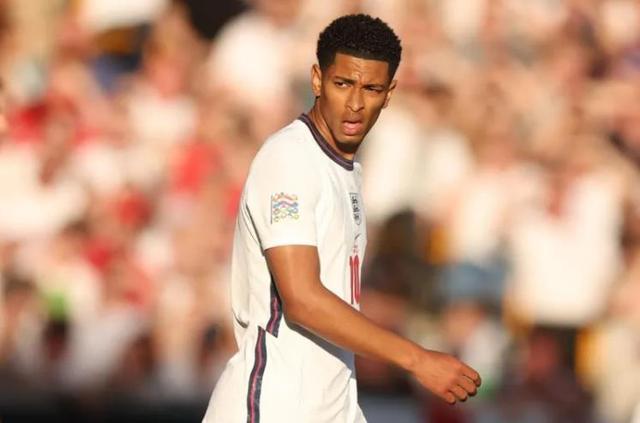 瓦拉内专访谈心理问题：展现脆弱的一面并不是软弱的表现（瓦拉内专访谈心理挑战：坦露脆弱不等于软弱）